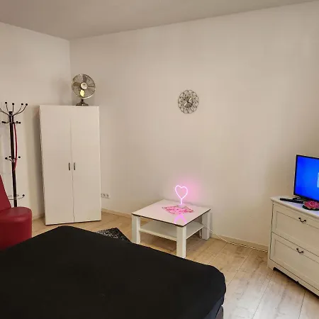 Md- City, Chic, Bestpreis- Leistung, Bitte Waehlen Sie Ob Ein Oder Zwei Zimmer Bis 5 Personen Mit Kueche Und Bad - Vb- Preise Magdeburg Exterior photo