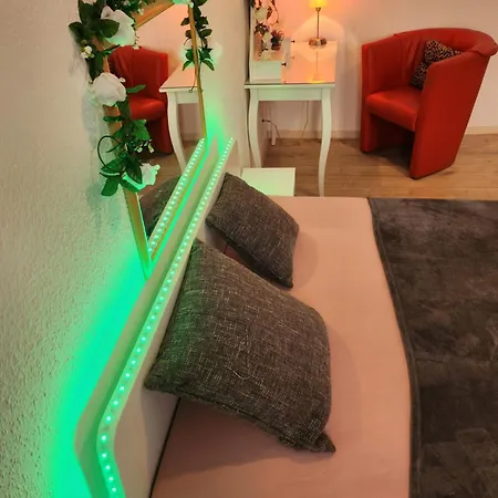 Md- City, Chic, Bestpreis- Leistung, Bitte Waehlen Sie Ob Ein Oder Zwei Zimmer Bis 5 Personen Mit Kueche Und Bad - Vb- Preise Magdeburg Exterior photo