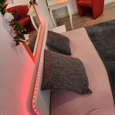 Md- City, Chic, Bestpreis- Leistung, Bitte Waehlen Sie Ob Ein Oder Zwei Zimmer Bis 5 Personen Mit Kueche Und Bad - Vb- Preise Magdeburg Exterior photo