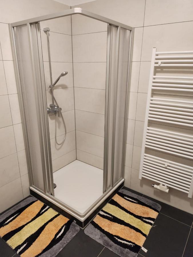Appartamento Md- City, Chic, Erdgeschoss, Bestpreis- Leistung, Bitte Waehlen Sie Ob Ein Oder Zwei Bis 5 Personen Mit Kueche Und Bad - Vb- Preise Magdeburgo