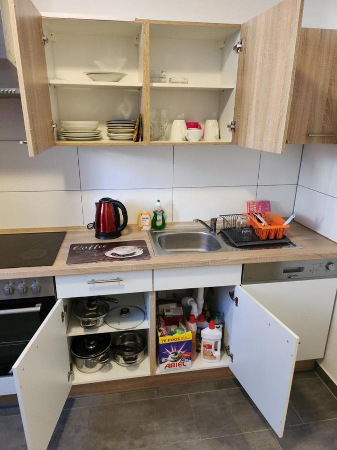 Md- City, Chic, Bestpreis- Leistung, Bitte Waehlen Sie Ob Ein Oder Zwei Bis 5 Personen Mit Kueche Und Bad - Vb- Preise Apartment