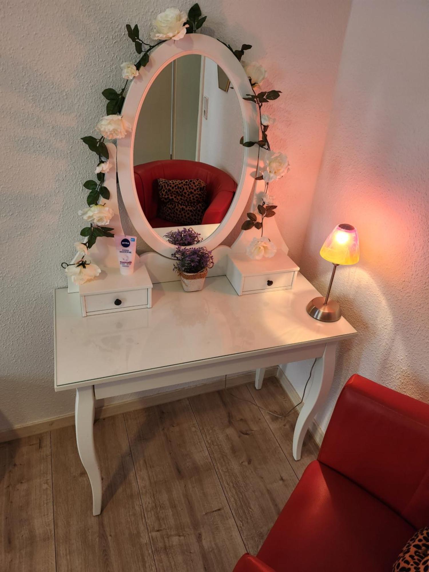 Md- City, Chic, Erdgeschoss, Bestpreis- Leistung, Bitte Waehlen Sie Ob Ein Oder Zwei Bis 5 Personen Mit Kueche Und Bad - Vb- Preise *