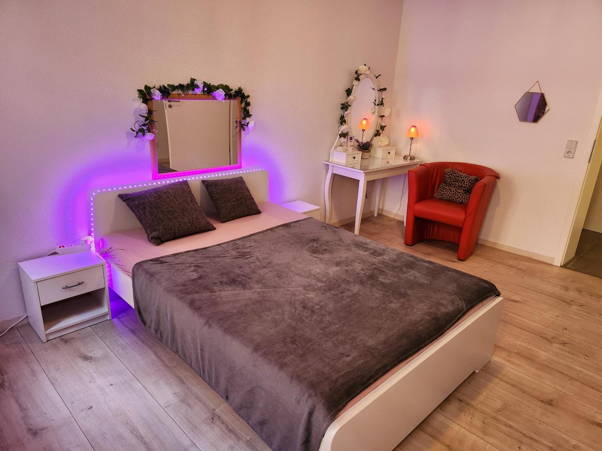 Md- City, Chic, Bestpreis- Leistung, Bitte Waehlen Sie Ob Ein Oder Zwei Bis 5 Personen Mit Kueche Und Bad - Vb- Preise Apartment
