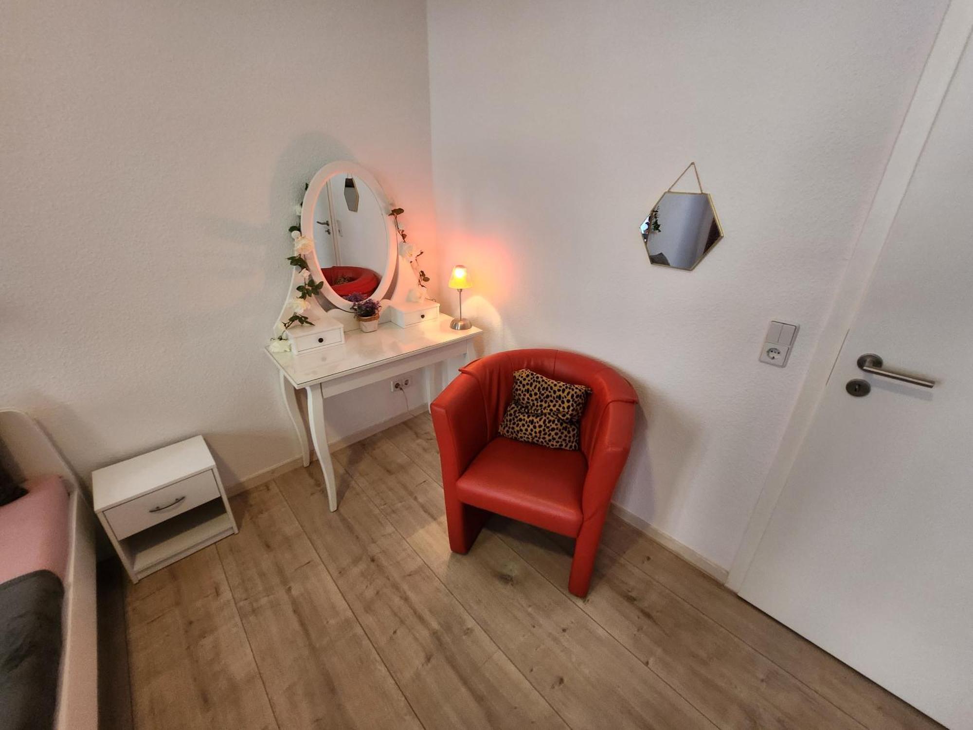 Md- City, Chic, Erdgeschoss, Bestpreis- Leistung, Bitte Waehlen Sie Ob Ein Oder Zwei Bis 5 Personen Mit Kueche Und Bad - Vb- Preise * Magdeburgo