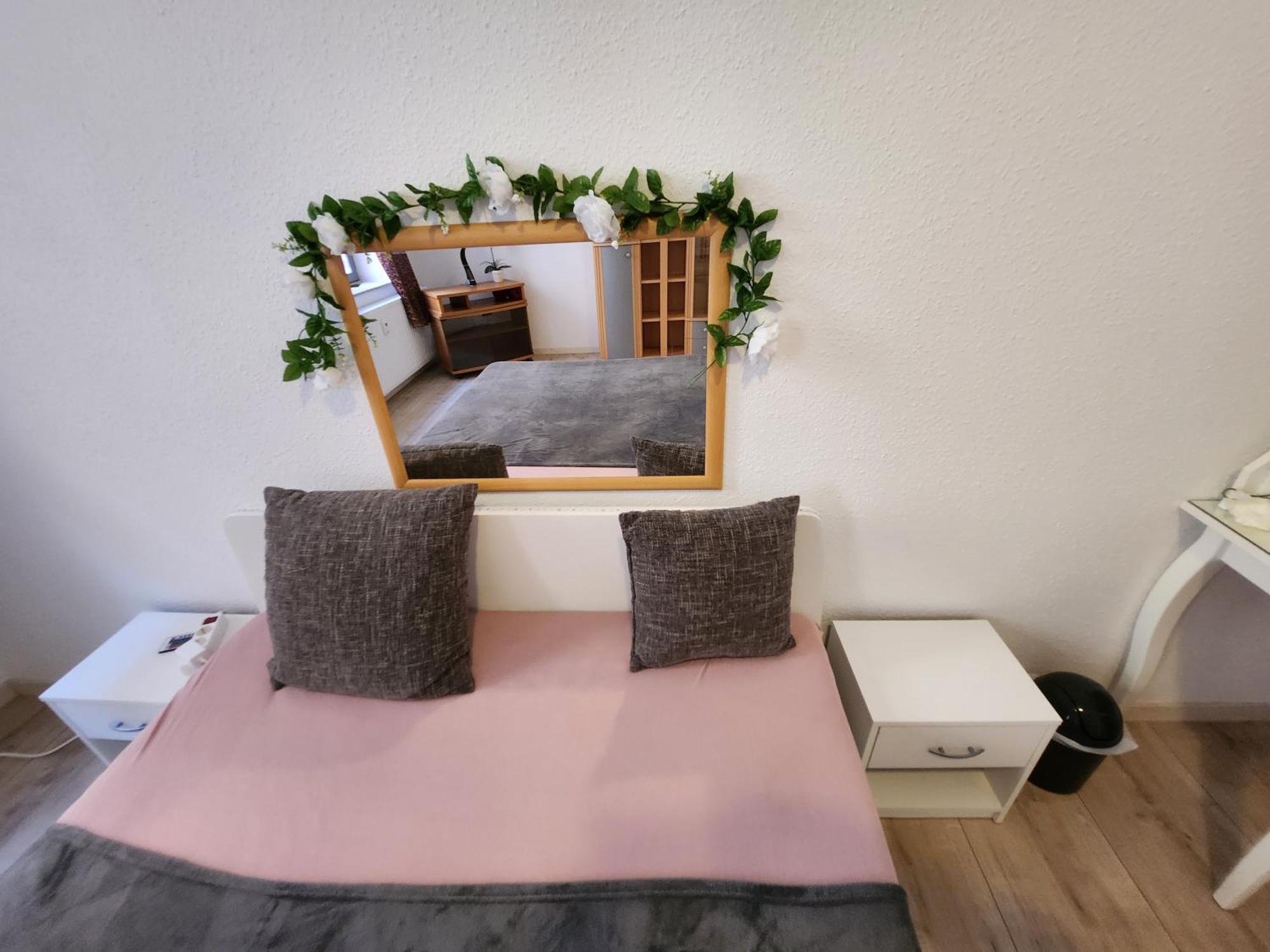 Apartment Md- City, Chic, Bestpreis- Leistung, Bitte Waehlen Sie Ob Ein Oder Zwei Bis 5 Personen Mit Kueche Und Bad - Vb- Preise Magdeburg