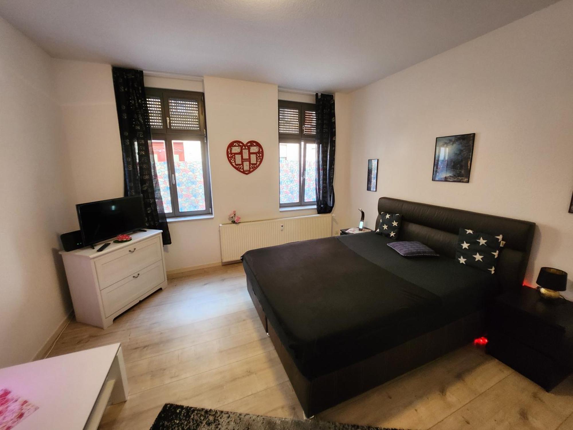 Md- City, Chic, Erdgeschoss, Bestpreis- Leistung, Bitte Waehlen Sie Ob Ein Oder Zwei Bis 5 Personen Mit Kueche Und Bad - Vb- Preise Magdeburgo