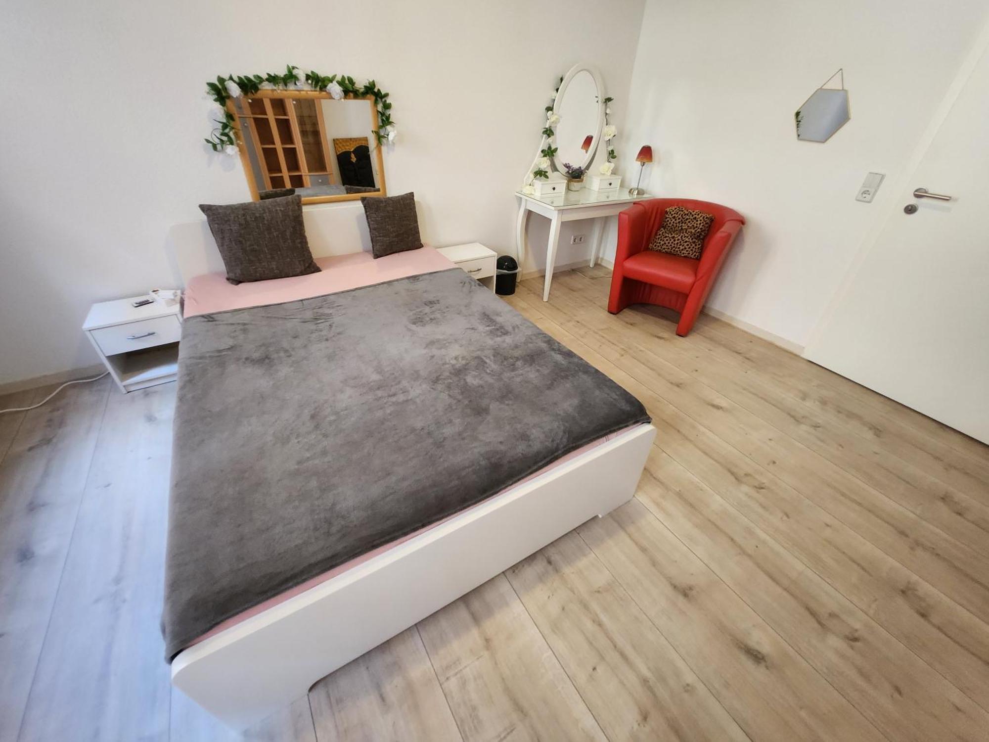 Md- City, Chic, Bestpreis- Leistung, Bitte Waehlen Sie Ob Ein Oder Zwei Bis 5 Personen Mit Kueche Und Bad - Vb- Preise Magdeburg