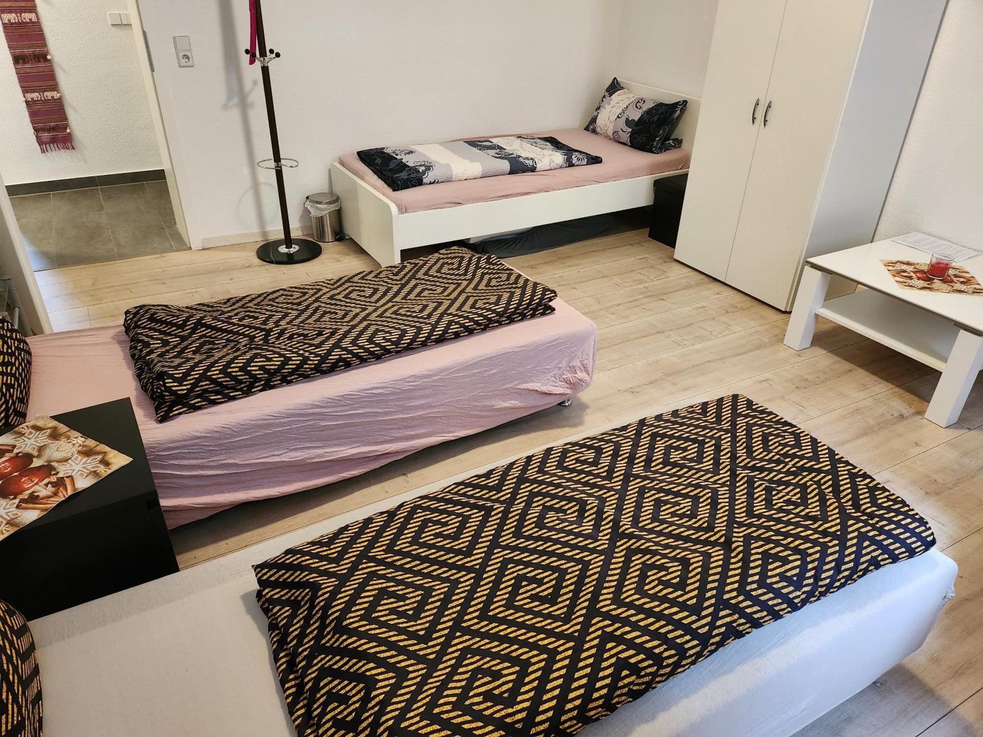 Md- City, Chic, Erdgeschoss, Bestpreis- Leistung, Bitte Waehlen Sie Ob Ein Oder Zwei Bis 5 Personen Mit Kueche Und Bad - Vb- Preise Appartamento